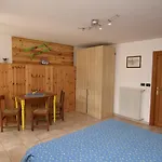 B.&.b 44 Bed & Breakfast Ostana