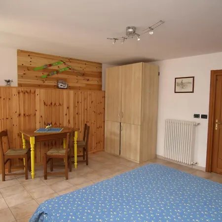 B.&.b 44 Bed & Breakfast Ostana