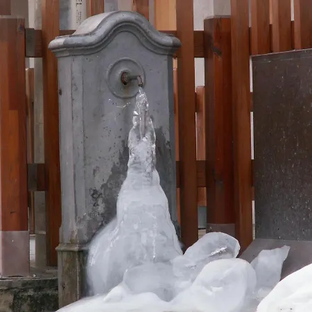 B.&.b 44 Bed & Breakfast Ostana